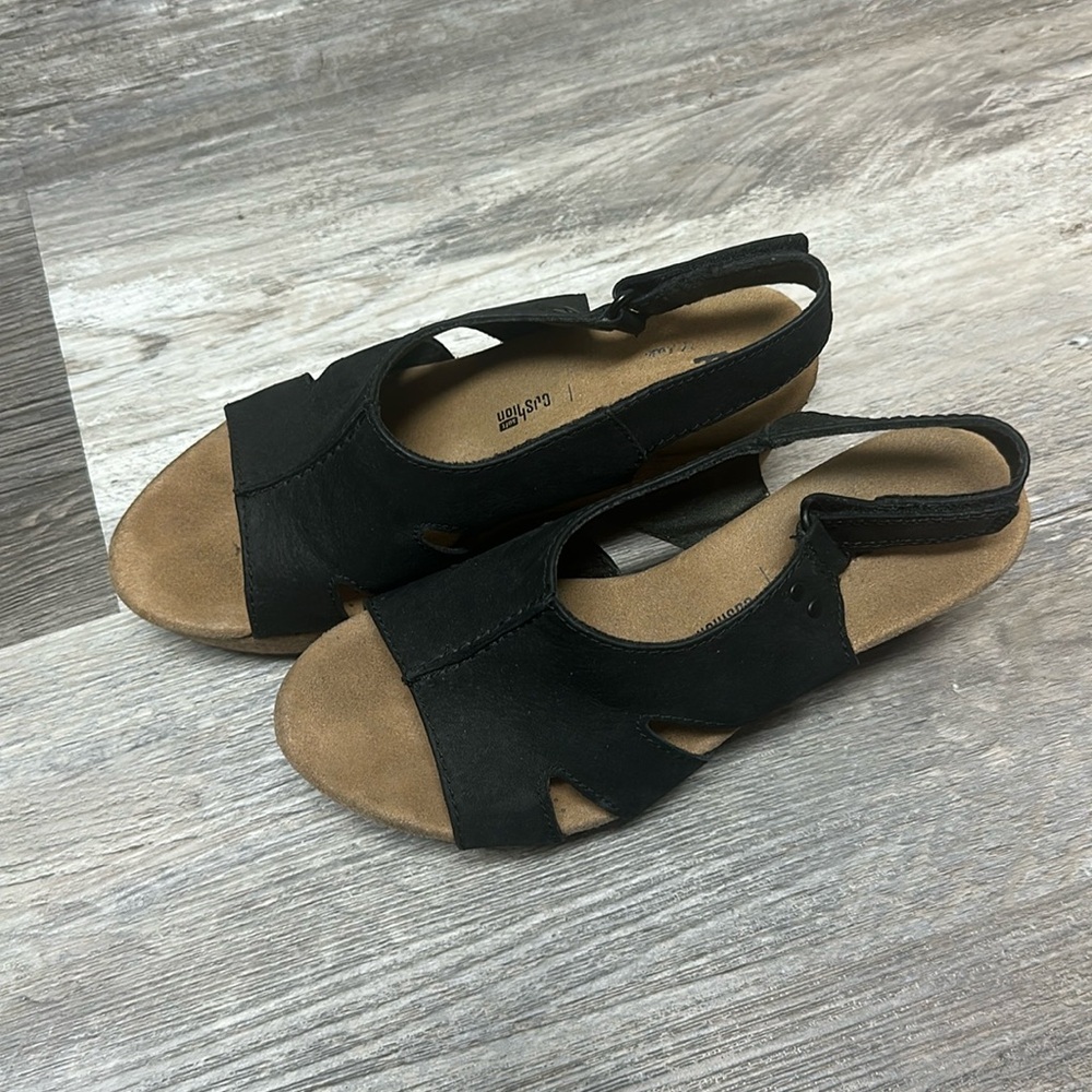 Clark’s cushion wedge black 6